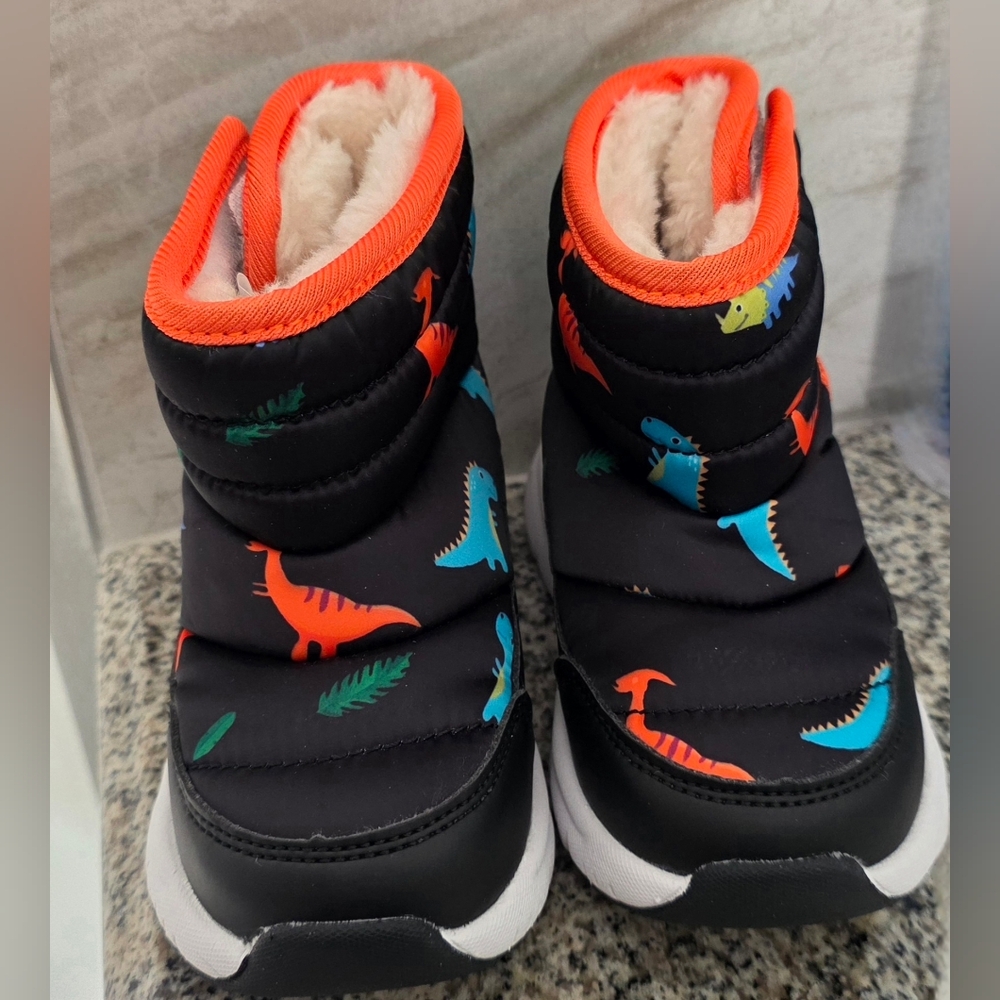 NIB HOBIBEAR Toddler Snow Boots Waterproof Slip Resistant Winter Dinosaur Size 6